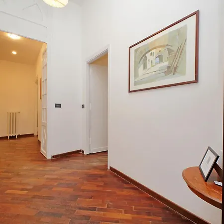 4bnb - Giant Giuliana Vatican Museum