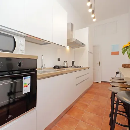 4bnb - Giant Giuliana Vatican Museum *