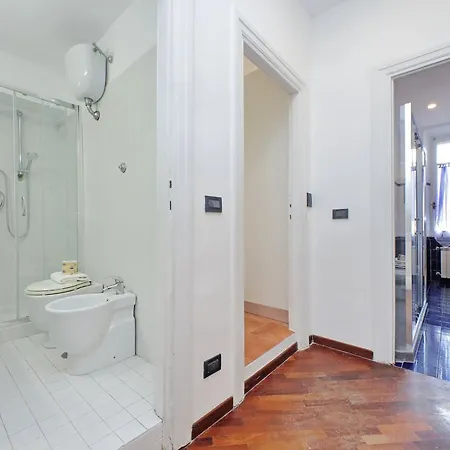 4bnb - Giant Giuliana Vatican Museum *