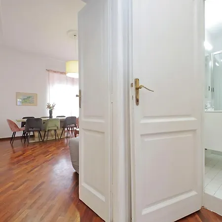 4bnb - Giant Giuliana Vatican Museum * ローマ