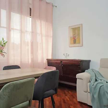 4bnb - Giant Giuliana Vatican Museum * ローマ