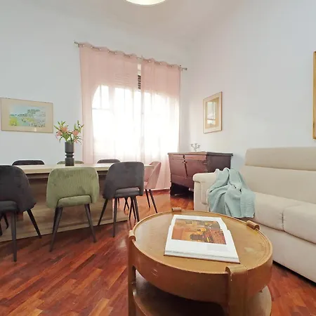 4bnb - Giant Giuliana Vatican Museum