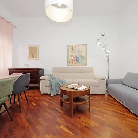 4bnb - Giant Giuliana Vatican Museum * ローマ